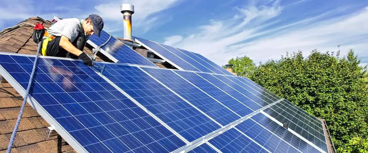 Panouri solare: cum funcționează și ce trebuie să știi despre ele