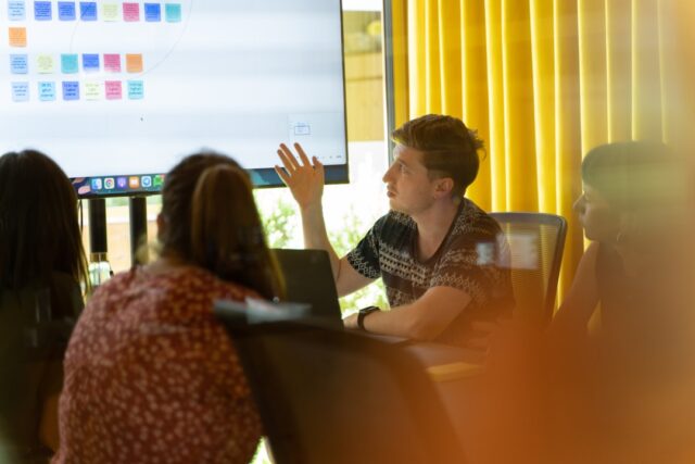 Photo internal communication