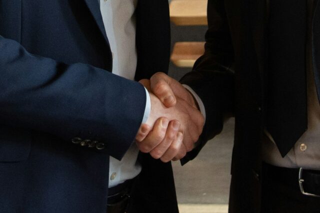 Photo trustworthy business relationships